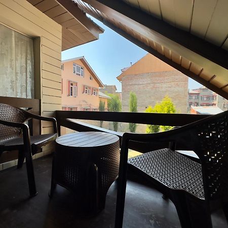 The Chinar Retreat Hut Hotel Srinagar  Exterior photo