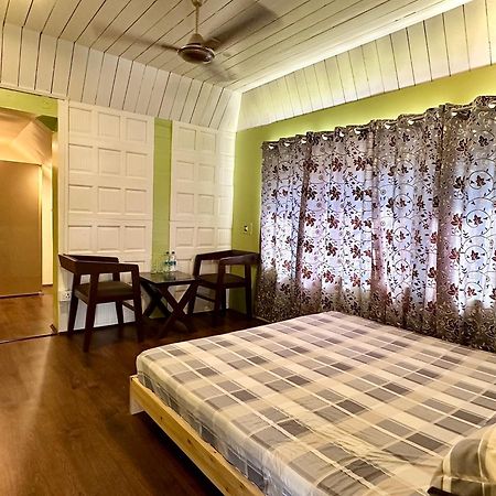 The Chinar Retreat Hut Hotel Srinagar  Exterior photo