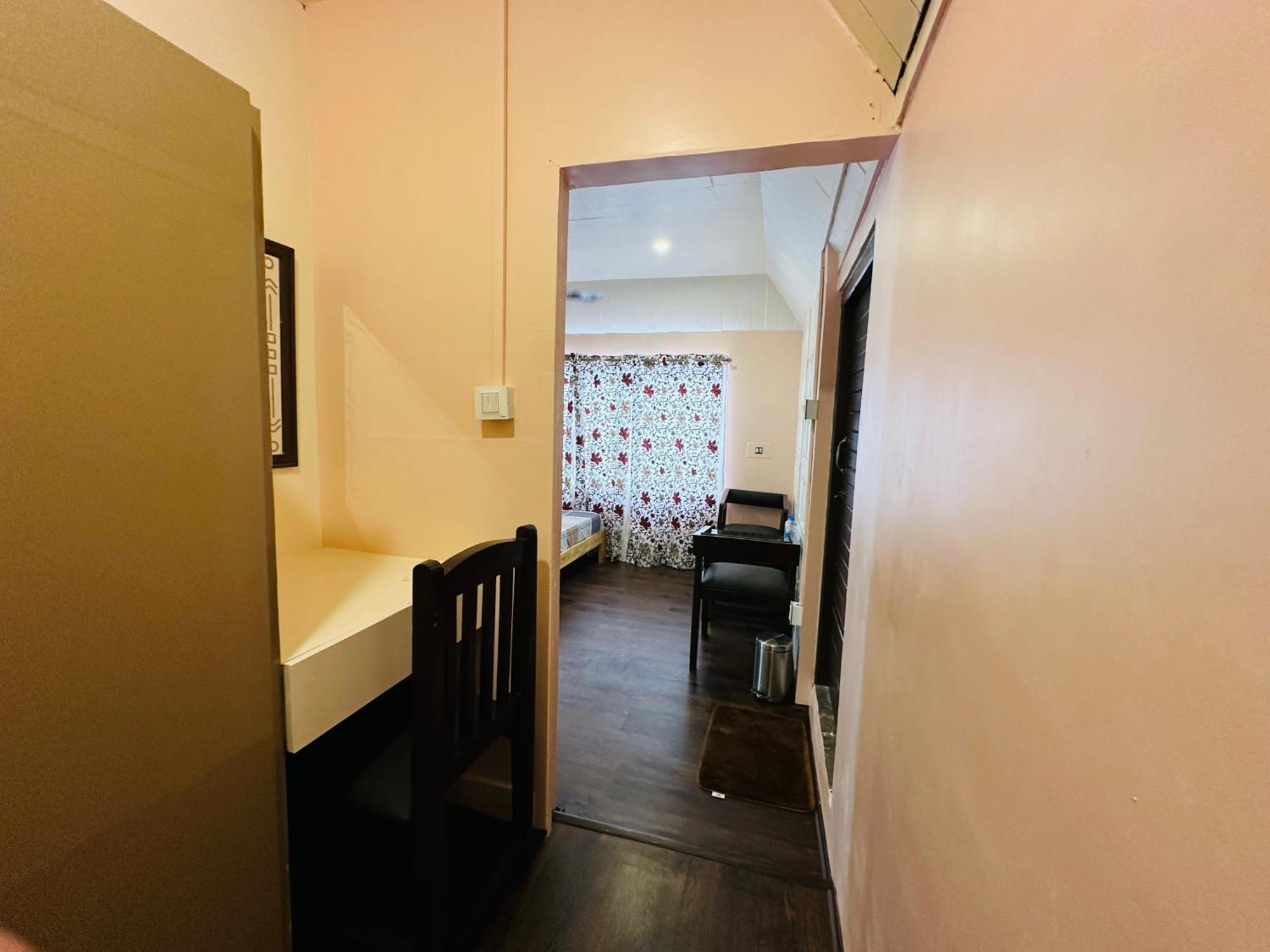 The Chinar Retreat Hut Hotel Srinagar  Room photo